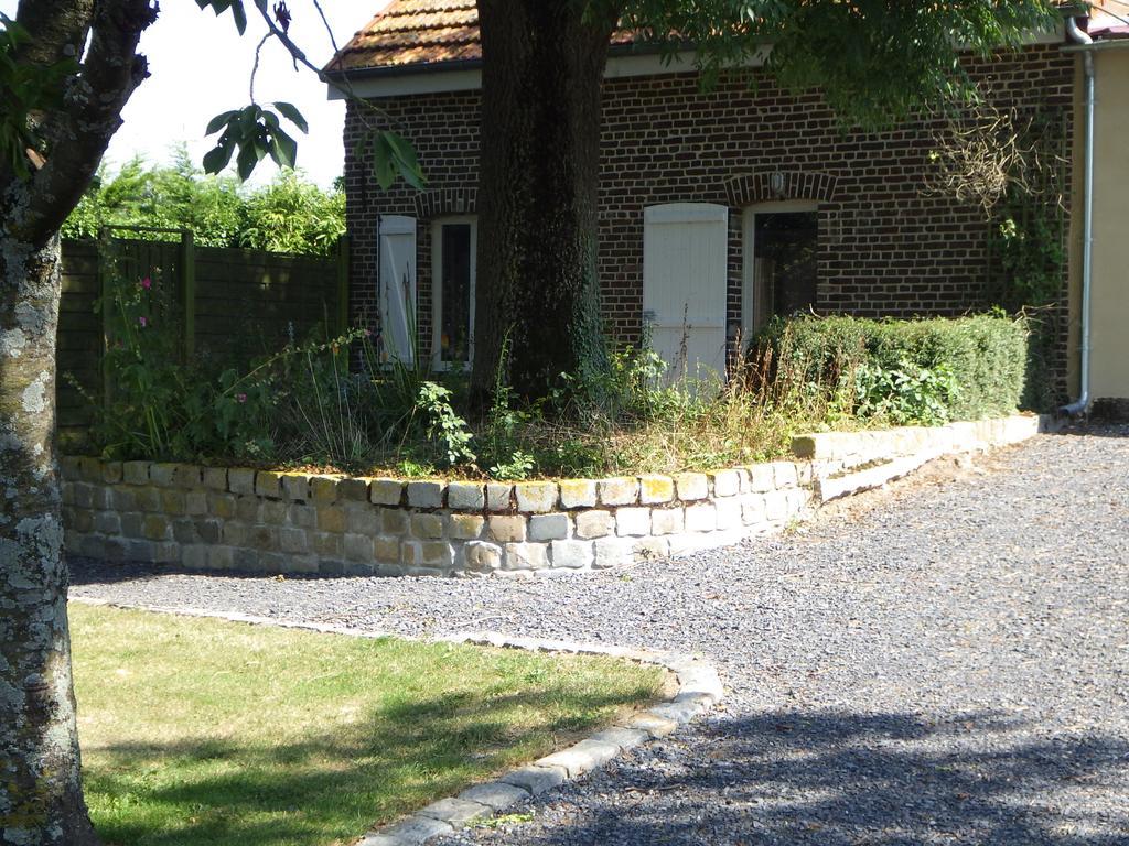 Les Gites Du Vieux Frene Longavesnes Exteriör bild