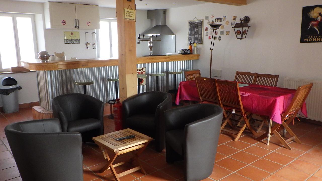 Les Gites Du Vieux Frene Longavesnes Exteriör bild